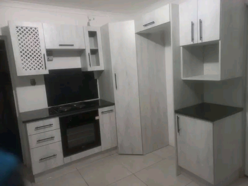 2 bedroom cottage, with a laundry room, showe  in Kempton Park