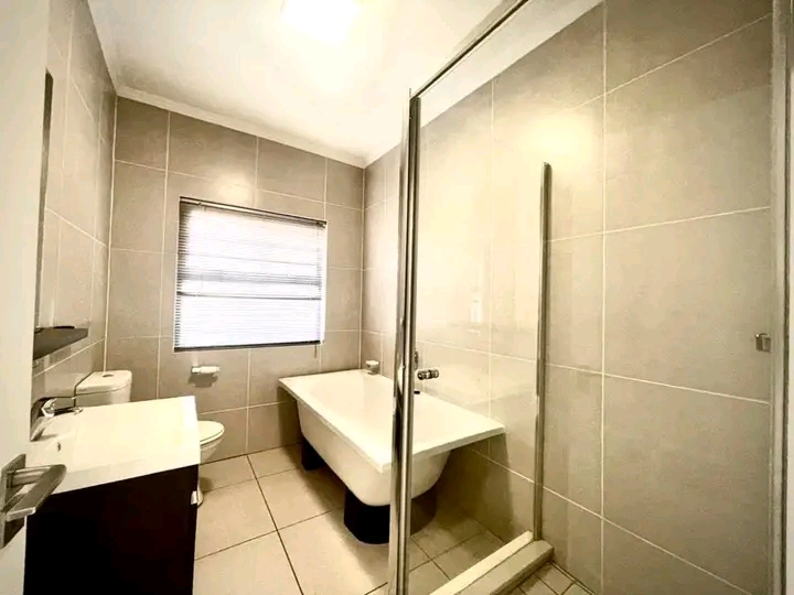 **3 bedroom 2 bath apartment for rent for r12  in Fourways