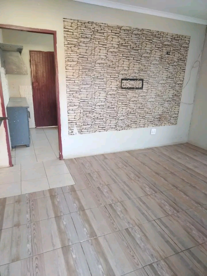 2 bedroom house available for rental ext 11
  in Protea Glen