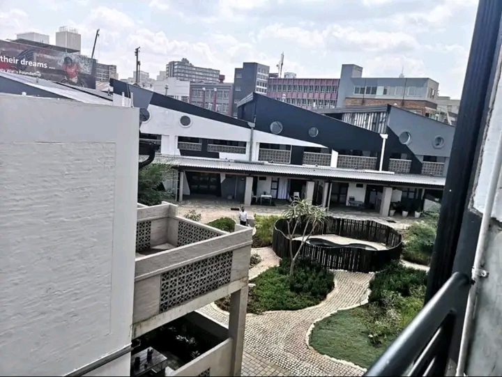 Adress 260 main street,
craftsmanship apartm  in Maboneng