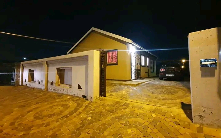 2 bedroom house for rental x29
separate toil  in Protea Glen