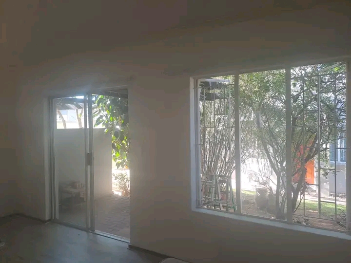 To rent: ground floor bachelor unit within se  in Edenvale