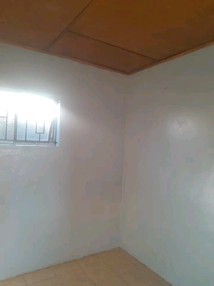 Room available at ext 3 with tiles and ceilin  in Zola