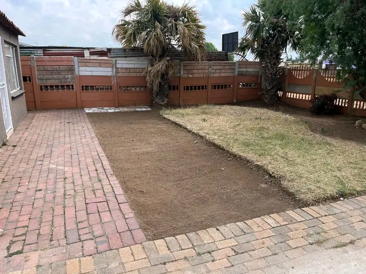 House to rent available at eiselen street (sg  in Daveyton