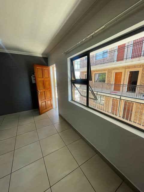 2 x 2 bed 1 bathroom 
pre paid water 
pre p  in Edenvale