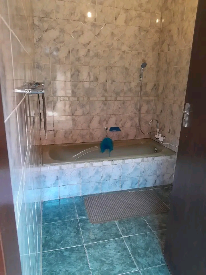 Room to let..in joburg south available immedi  in Naturena
