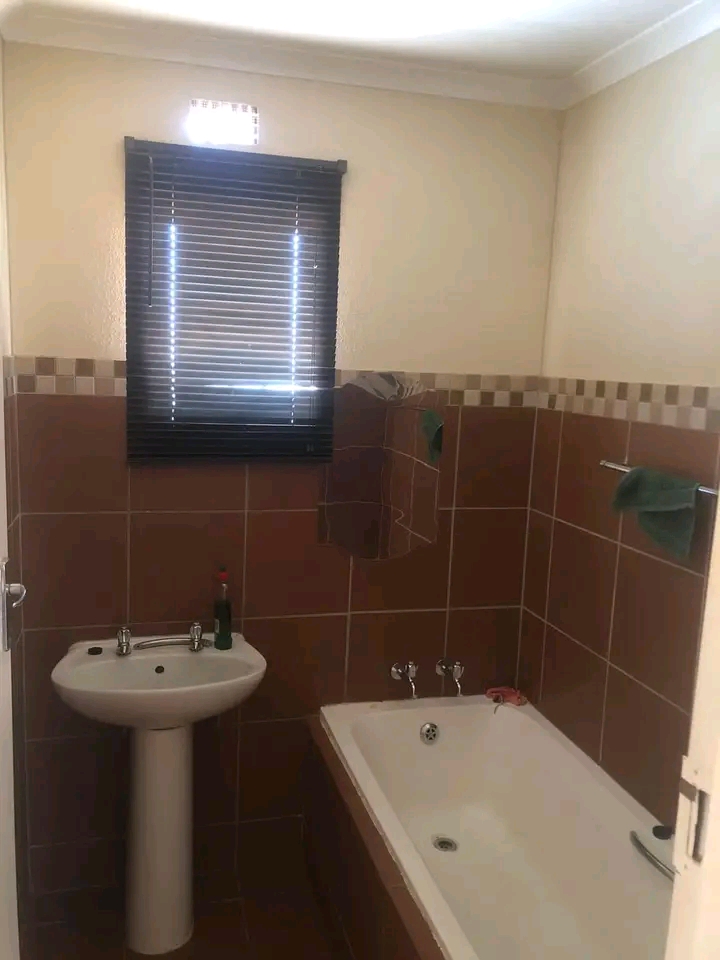 3 bedroom house available for rental at r5500  in Lufhereng