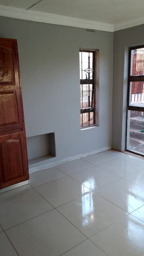 Bachelor to rent in c5, next to moretele park  in Mamelodi West