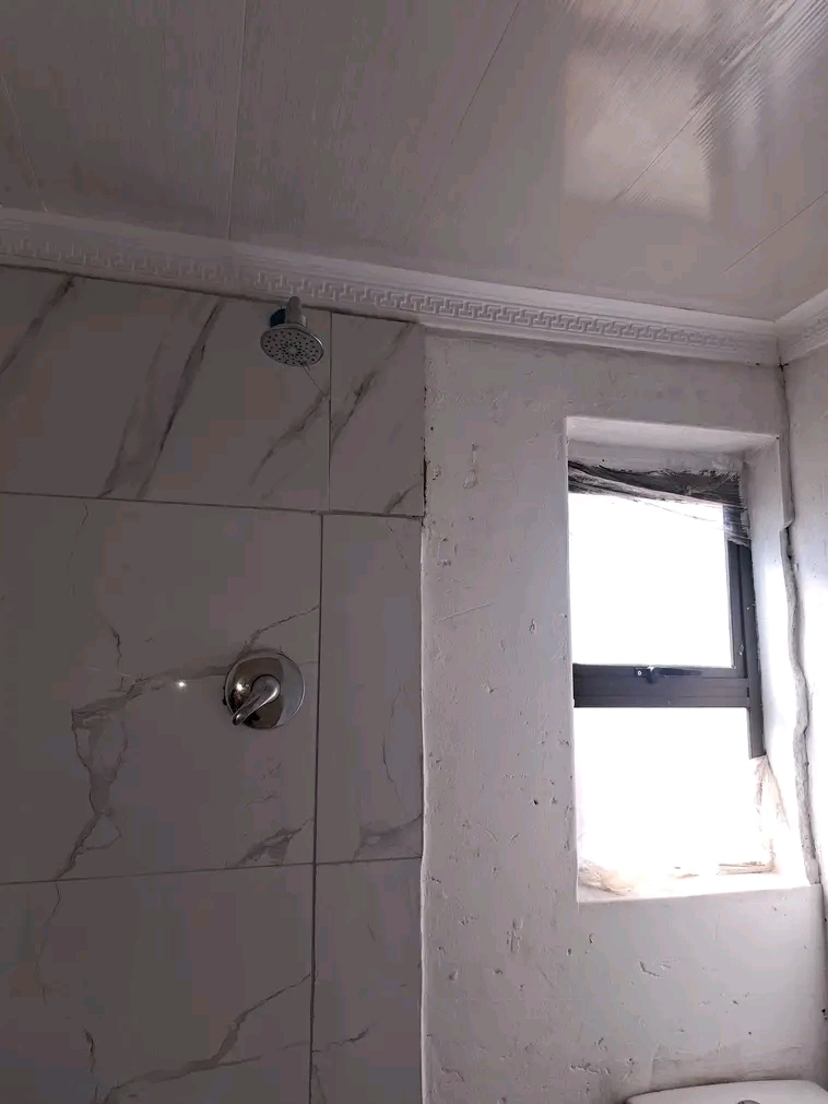 2 beds
main bed has built-ins and ensuite (s  in Zola