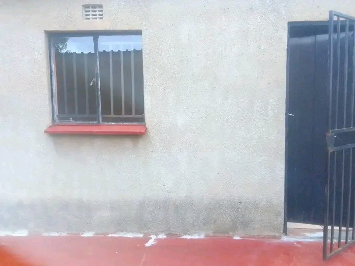 A room to rent in garden s for 1200 pm availa  in Katlehong