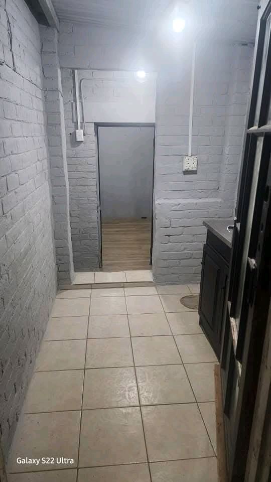 Self contained room (toilet and shower) avail  in Oakdene