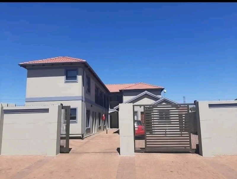 Neat open room accommodation in close   proxi  in Vosloorus