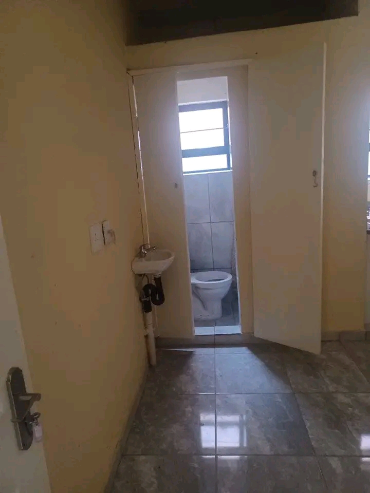 Brand new place to rent for 2700
unlimited f  in Yeoville