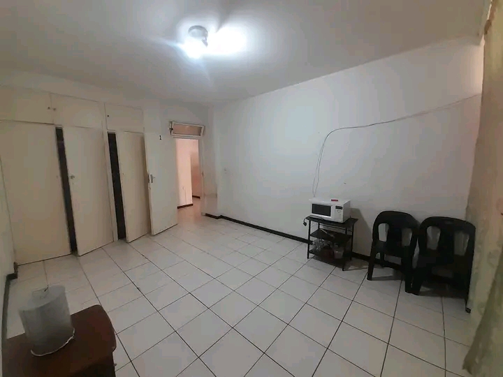 Big room with wardrobe in shared flat availab  in Kempton Park