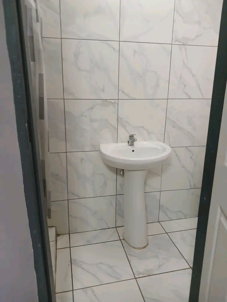 Bachelor room available immediately at ebony   in Ebony Park