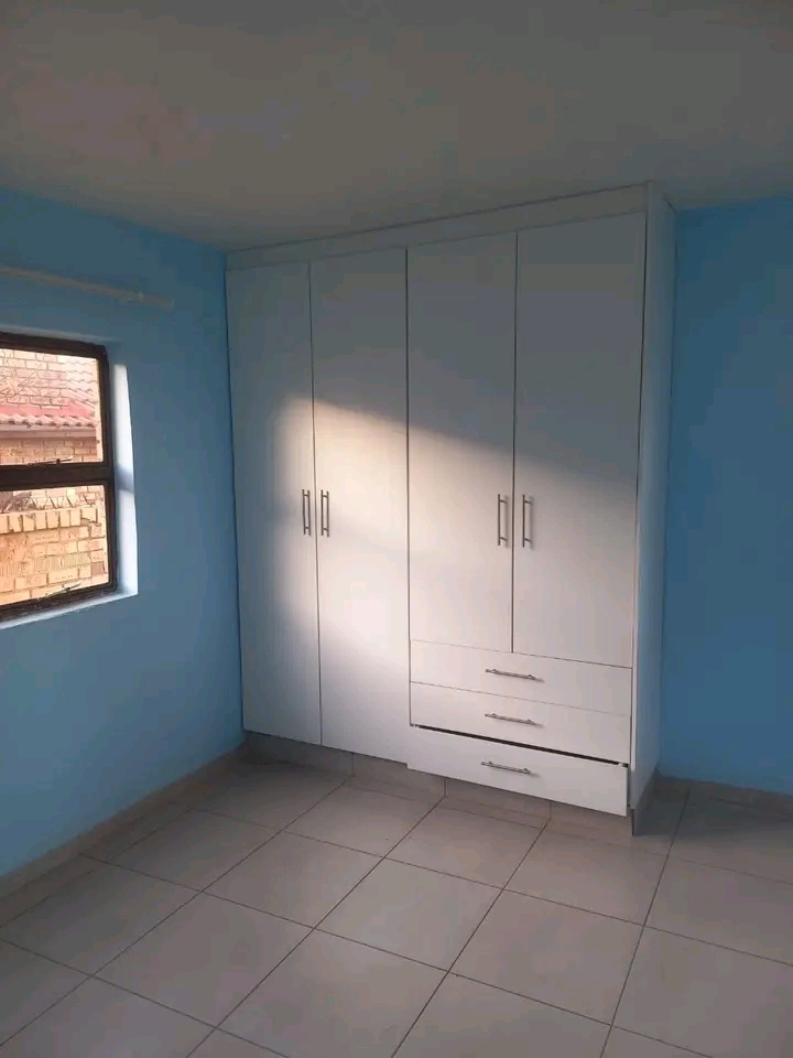 1 bedroom cottage to rent for r4200
deposit   in Norkem Park