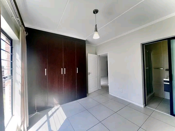 **3 bedroom 2 bath apartment for rent for r12  in Fourways