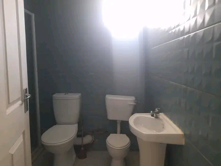 2 bedroom cottage house to let in queen stree  in Kensington