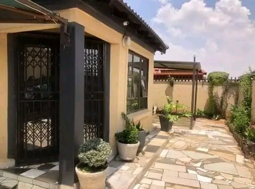 Pimville zone 2 3 bedroom house for rent in s  in Pimville