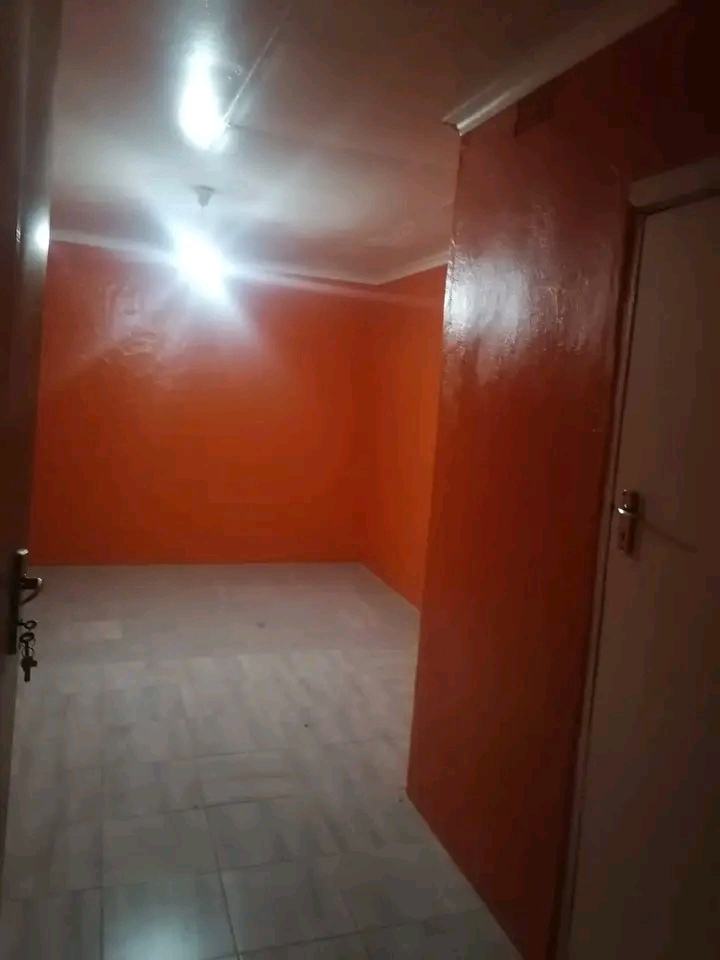 Cottage to rent available r 2500 in 9th stree  in La Rochelle