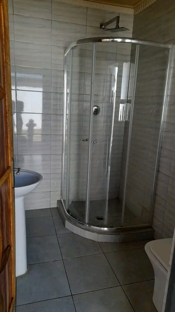 Garage size room available for rental r1600 e  in Protea Glen