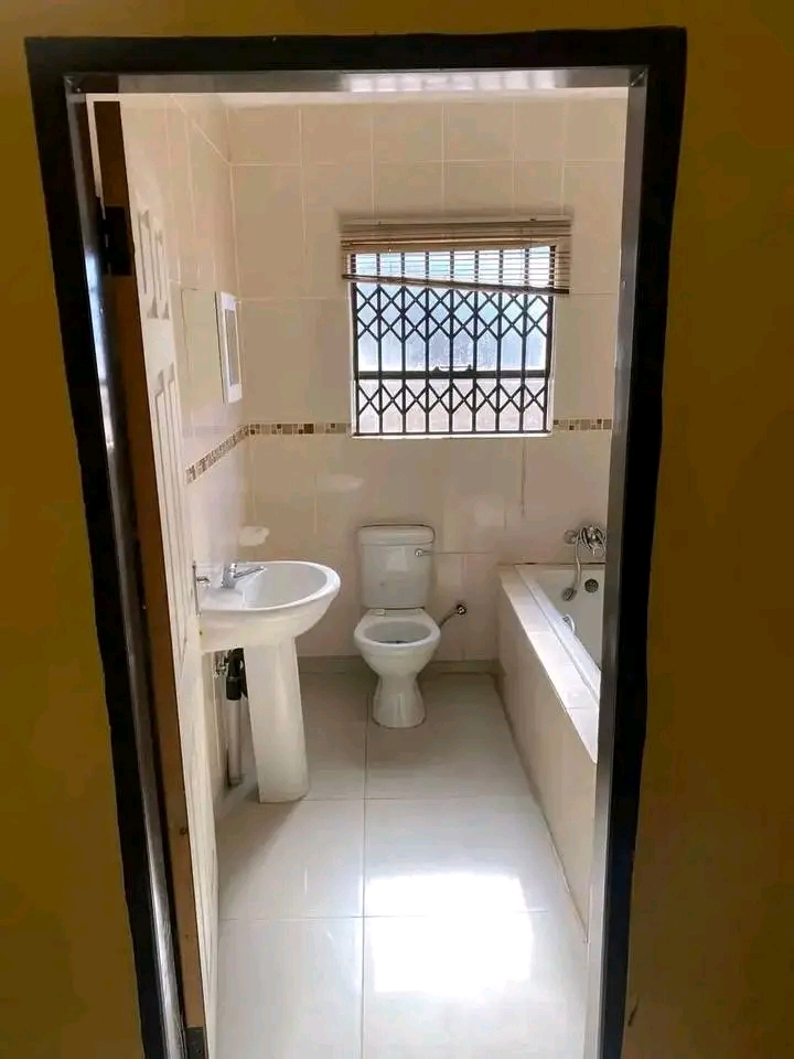 One bedroom cottage for rent near mall
r2800  in Birch Acres