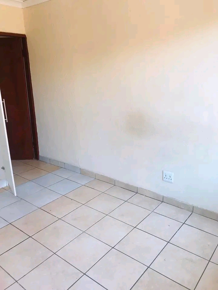Bachelor room to let available right now sowe  in Protea Glen