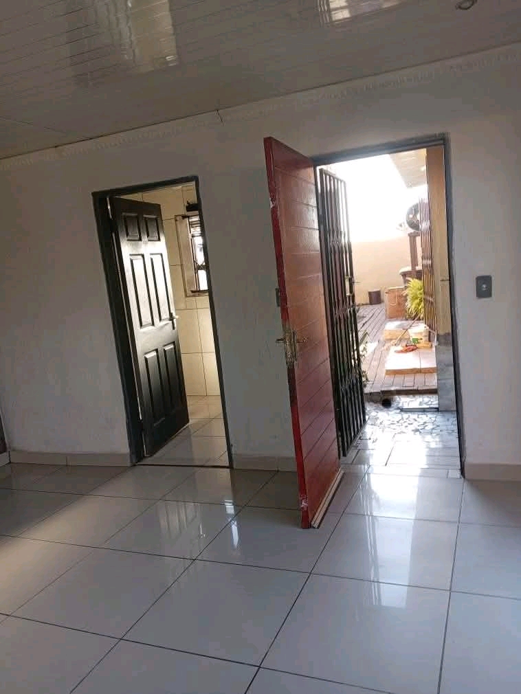 Room with ensute
available to rent in phase4  in Braamfischer