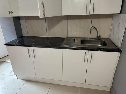 Newly renovated 1 bed cottage near jeppe boys  in Kensington