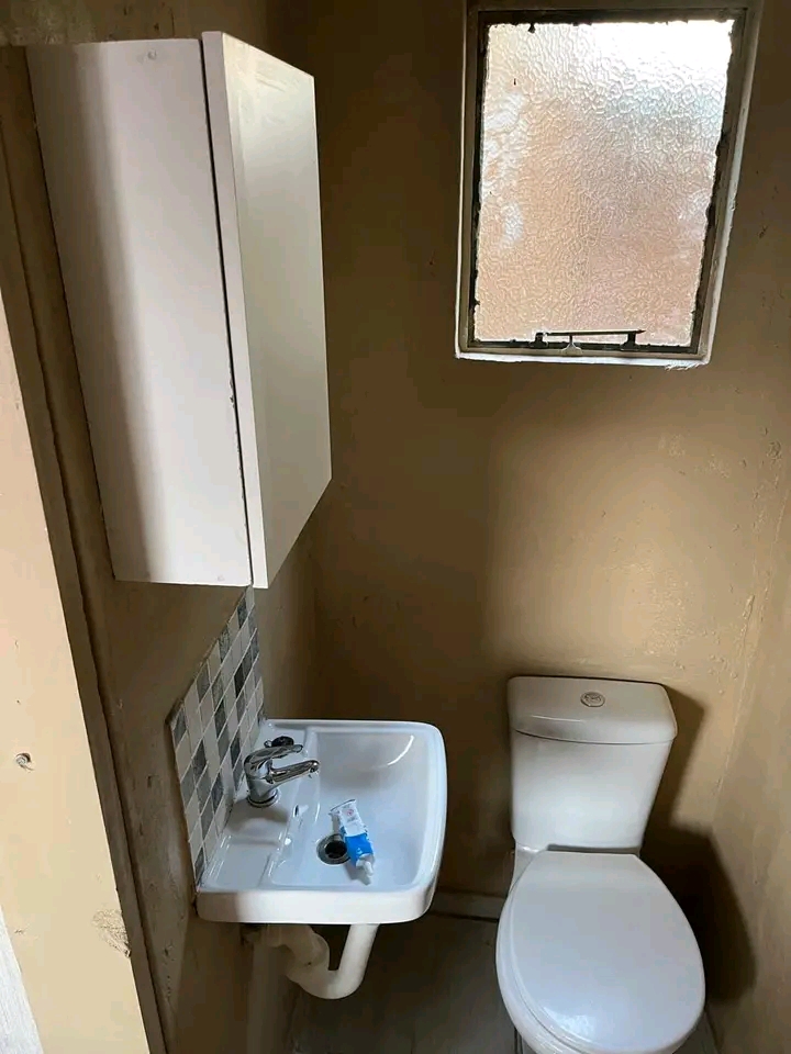 Bachelor available to rent at ext 14 (walking  in Vosloorus
