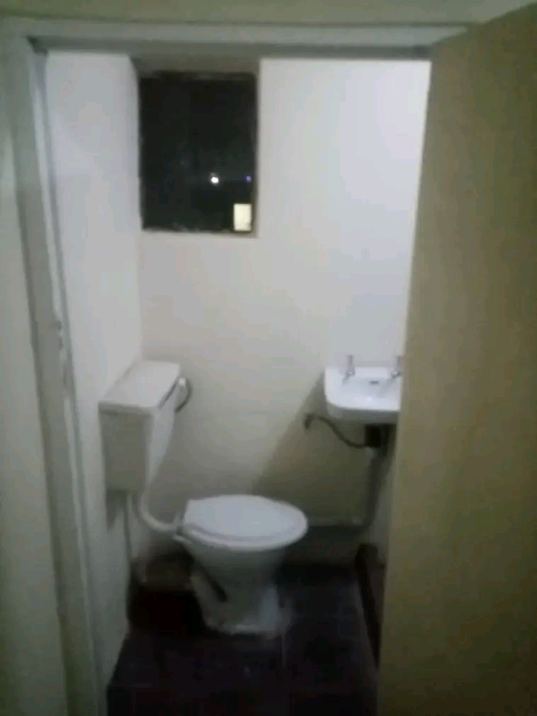 Batchelor room for rent r2200 in 77 george st in Rosettenville