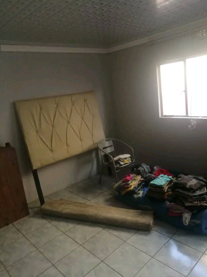 Big room with shared bathroom available immed  in Meadowlands