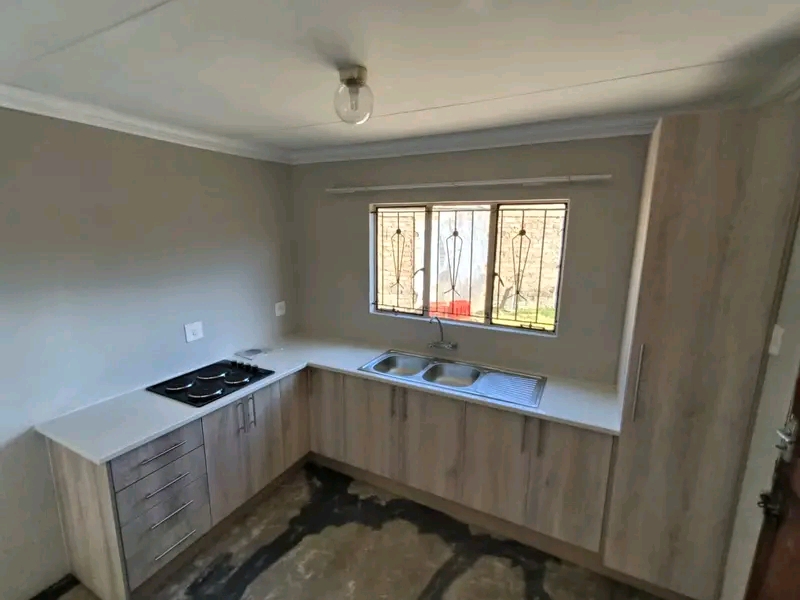 2 bedroom 🛌1 bath🚽🛀house to rent 
b  in Dawn Park