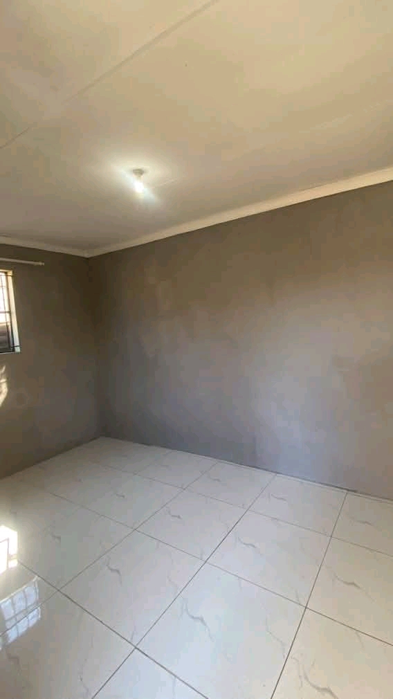 Big room available immediately in ext 1 not f  in Dlamini