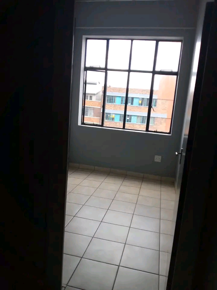 A flatmate needed to occupy a bedroom at pann  in Johannesburg