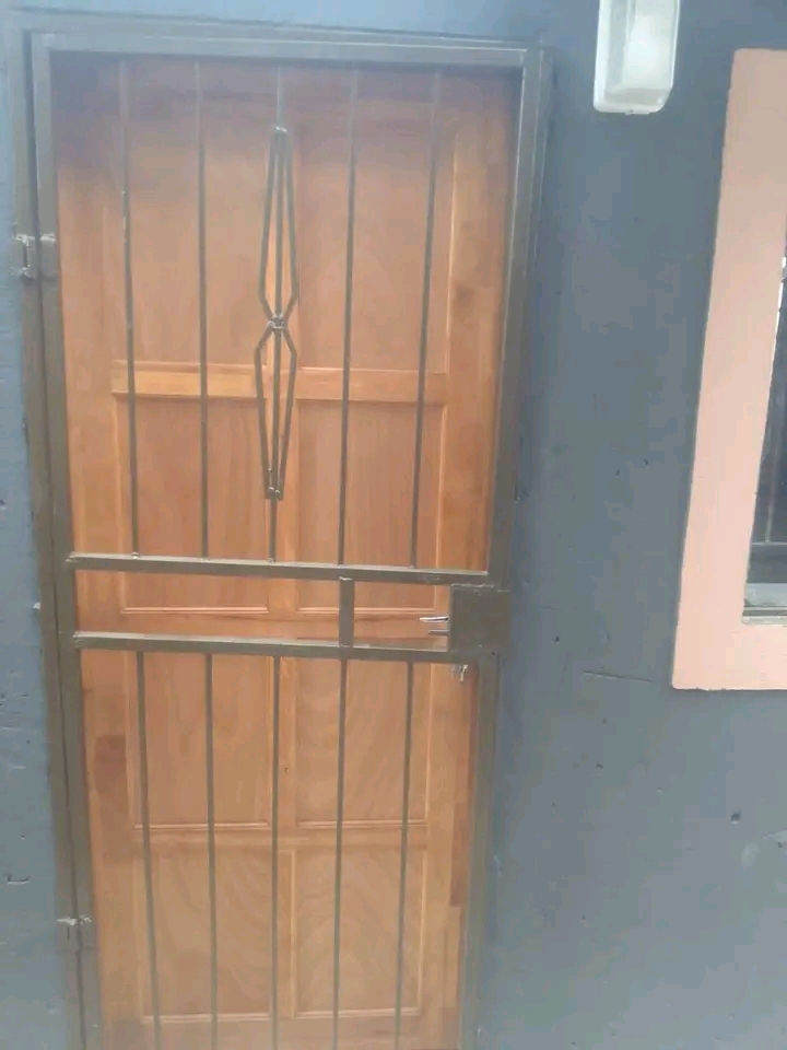 I have rdp house to rent for r2500/month 
07  in Braamfischer