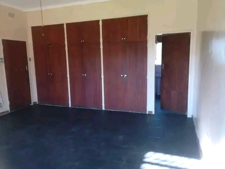 Big room cottage available
prepared electric  in Delville