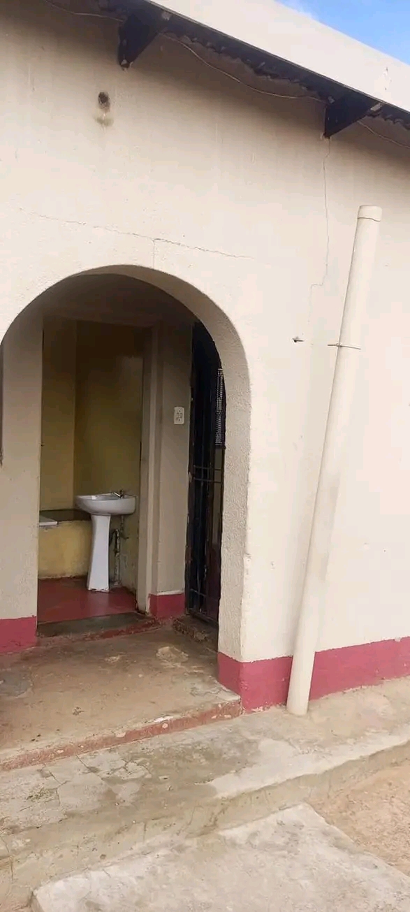 Spacious room available rent r1300* 5 minutes  in Dube