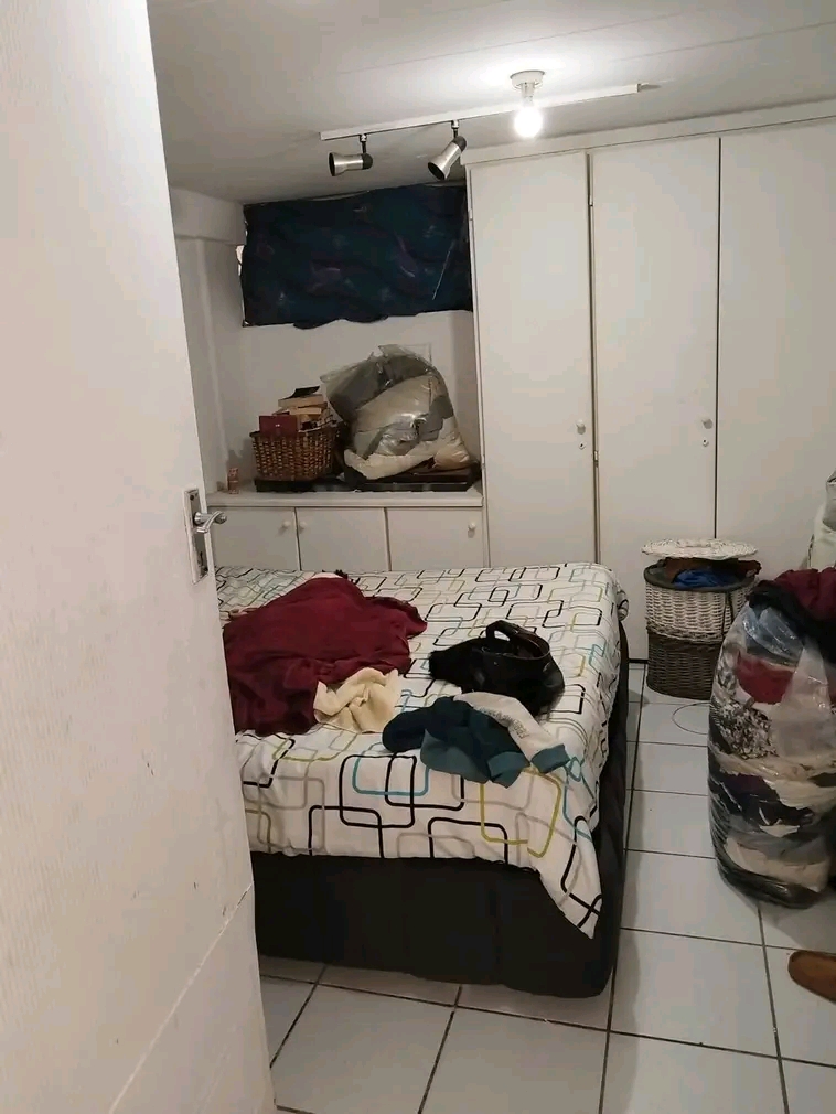 2 bedroom cottage to rent 

parking availab  in Lombardy East