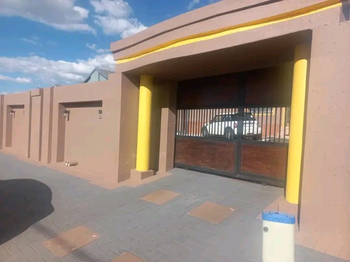 A very beautiful 2 bedroom house with a fully  in Soweto