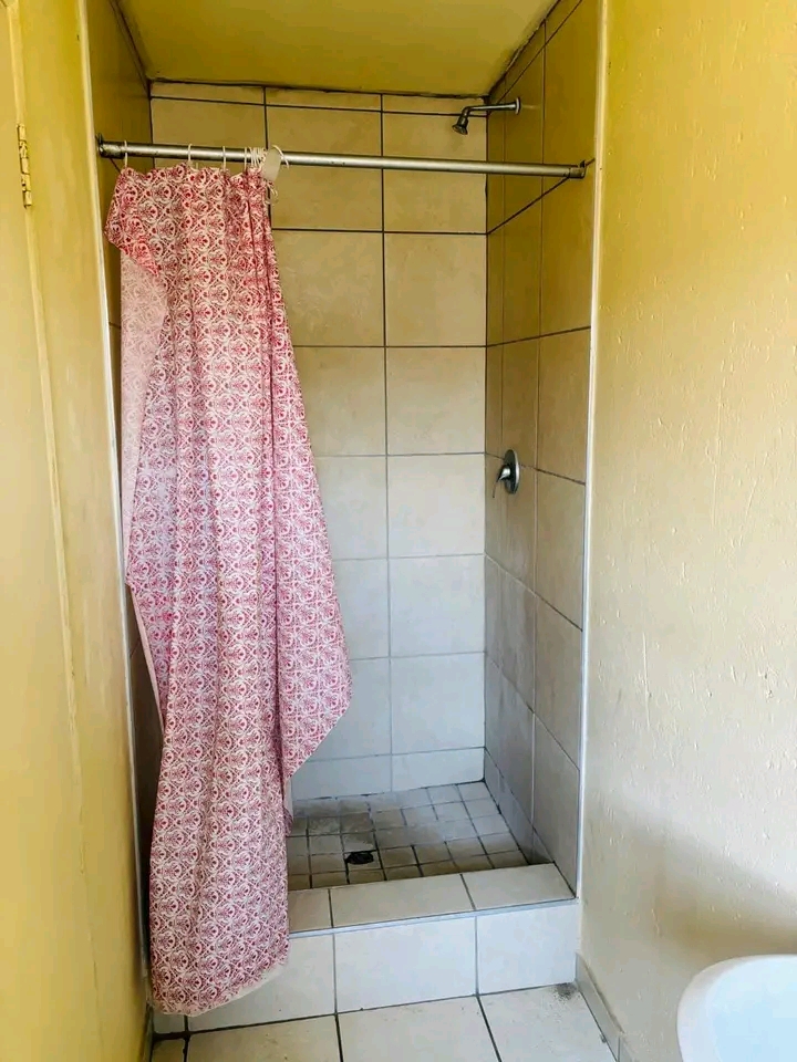 A room for r2500 deposit r1250. electricity p  in Ebony Park