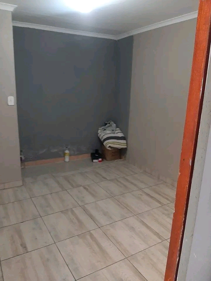A room available to rent near tollgate 
with  in Ebony Park