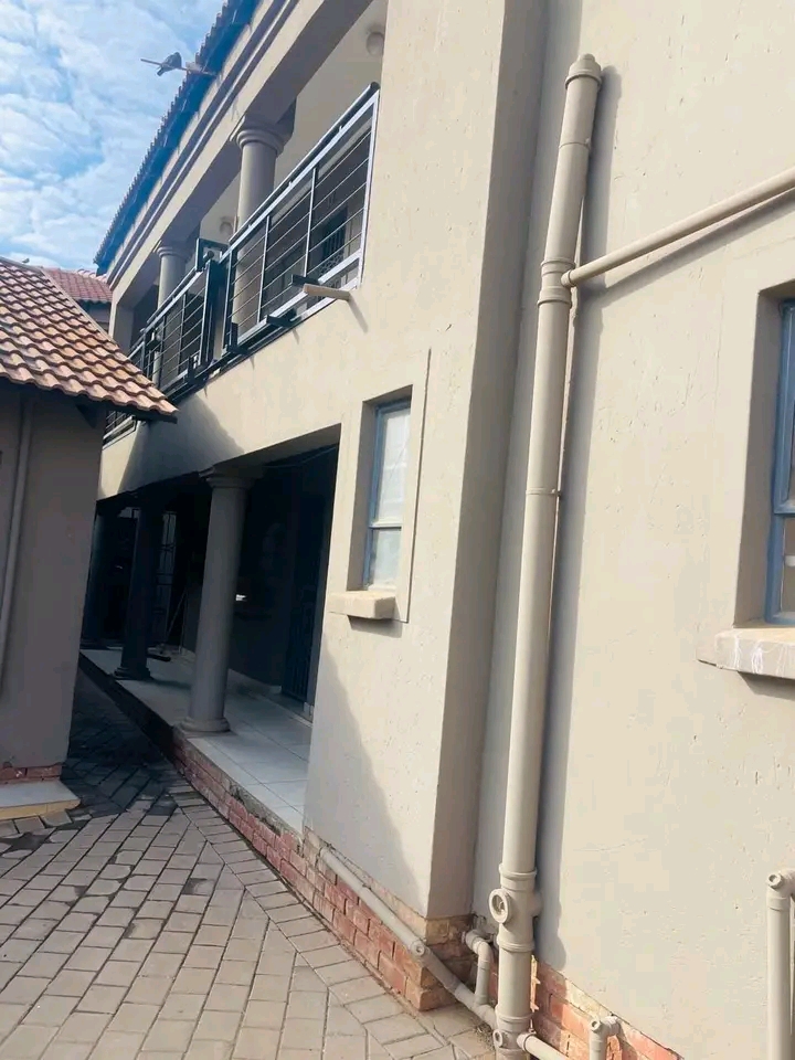 Bachelor acommodation to let 1st august 
dep  in Mamelodi