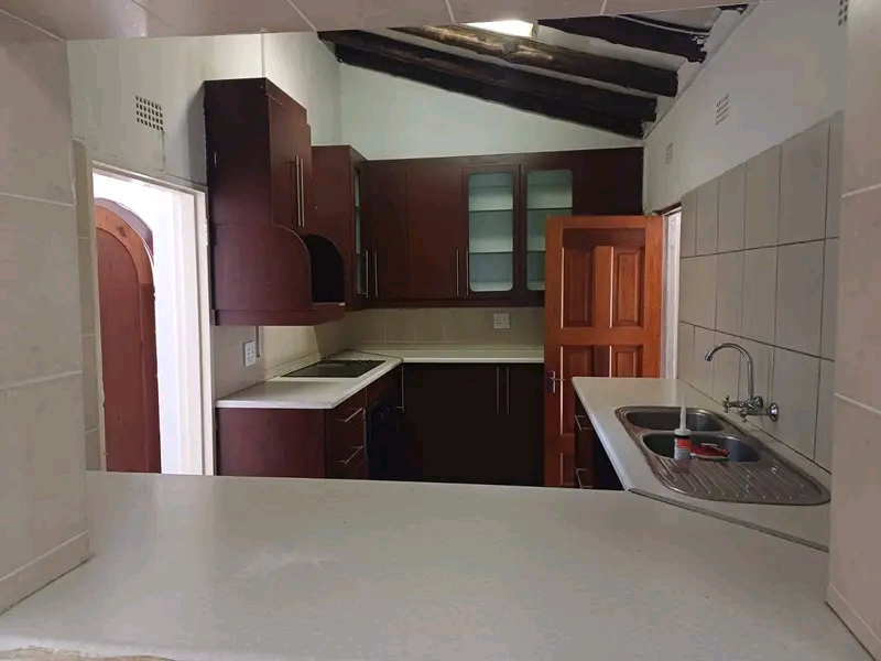 2 bedroom available. 
rent : r7000
water an  in Fourways