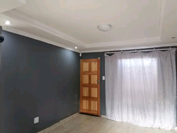 House for rental in ext 20
cousy home 
open  in Protea Glen