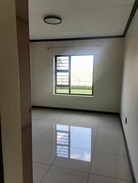 3 bed apartment 
available now
a spacious d  in Blue Hills