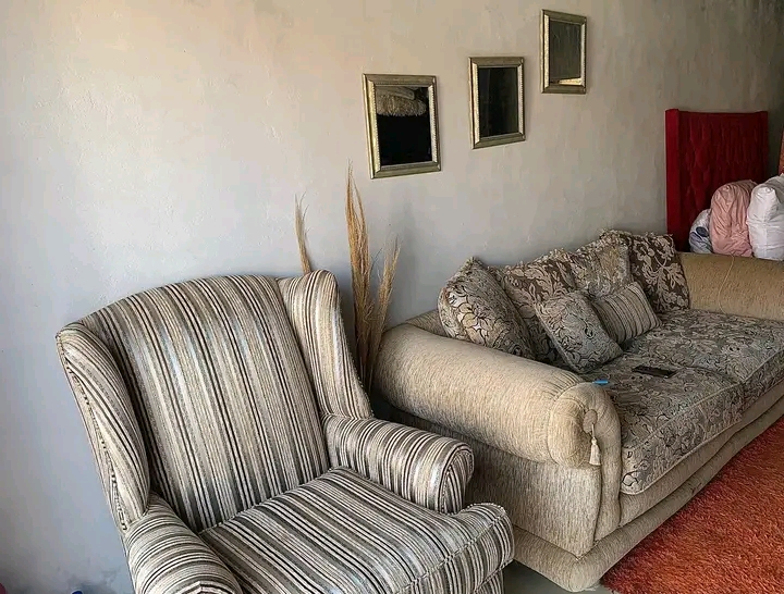 2 room open plan available immediately at umn  in Tembisa