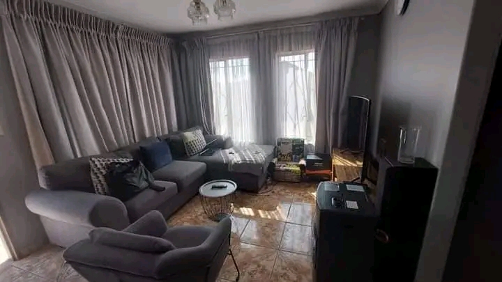 House available to rent at marimba 📌📌
  in Vosloorus