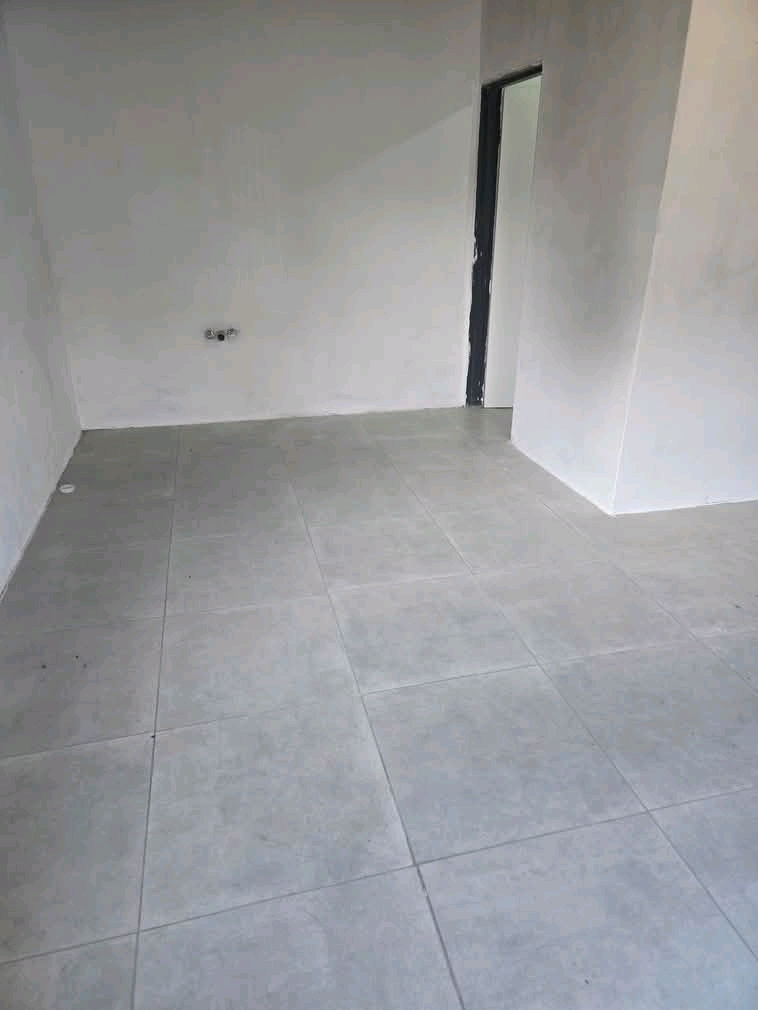 Bachelor for rent available immediately 

p  in Lombardy west