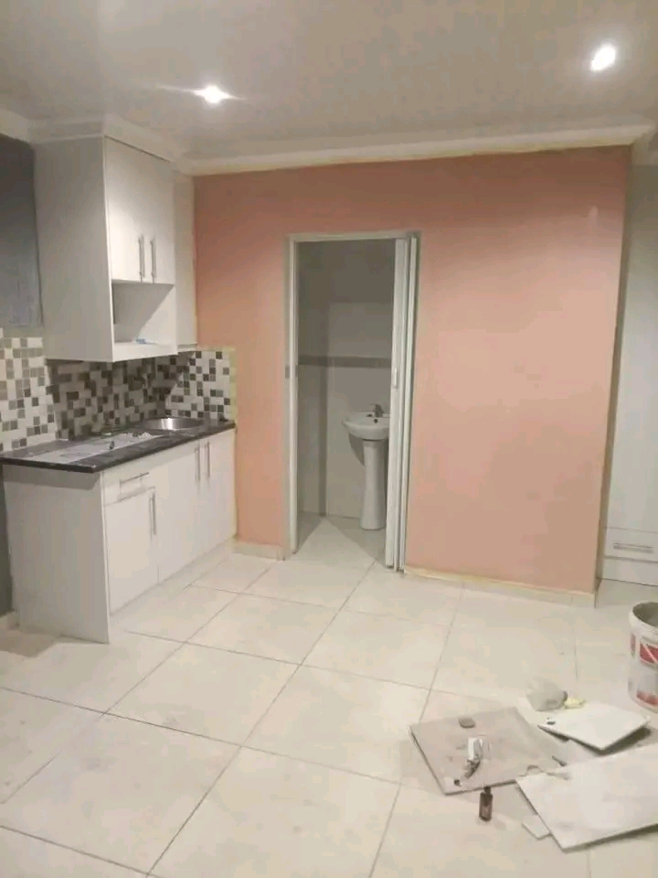 Area:ext 16📍
rental price:r2800 plus depo  in Windmill Park